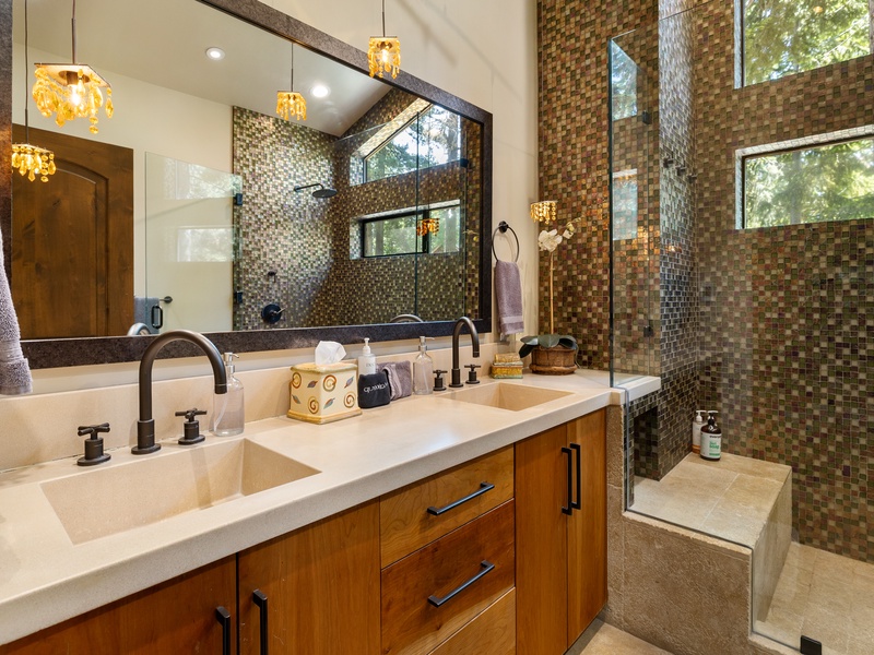 Alternate view of the primary bath
