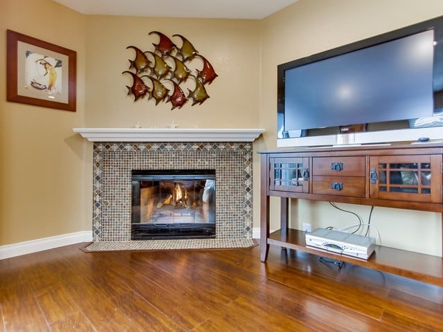 Spacious Living with fireplace and HD TV, cable and WiFi.