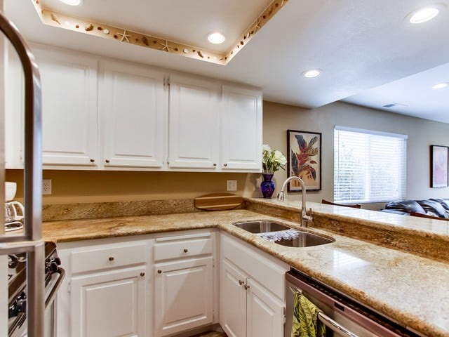 Fully equipped kitchen.