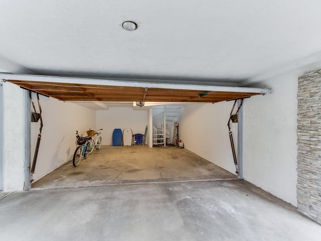 Garage.