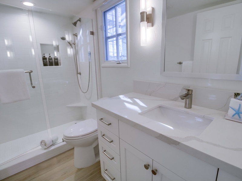Gust bathroom