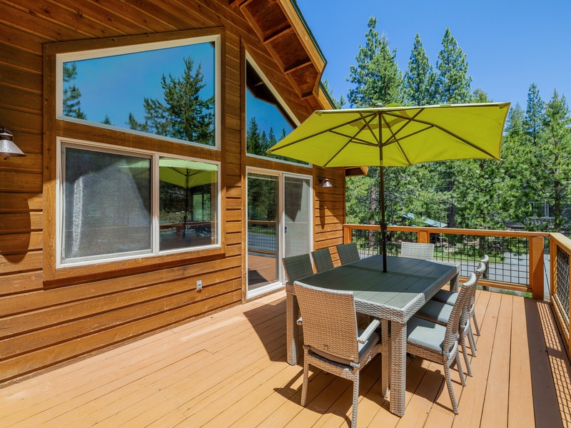 Outdoor dining on front deck