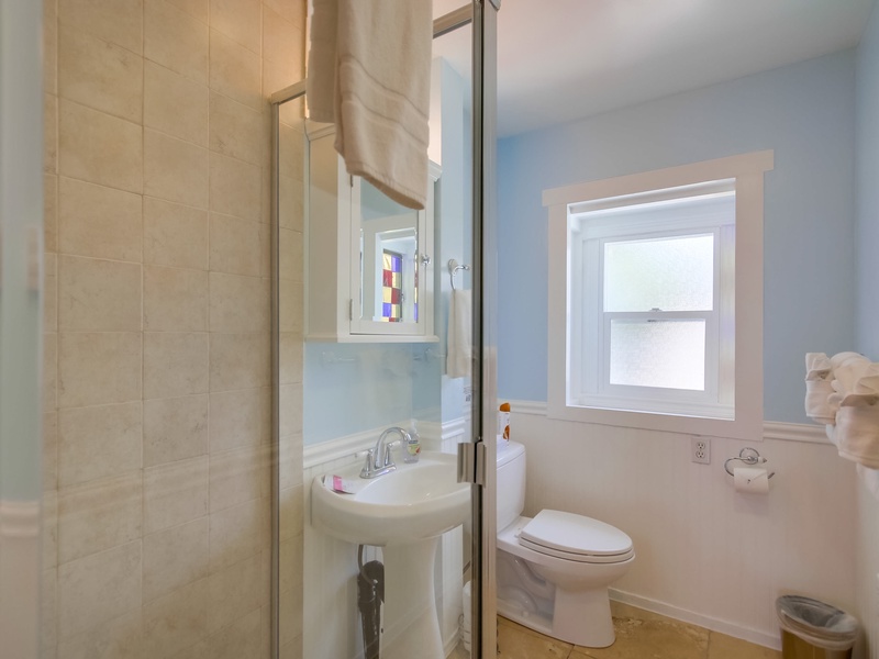Guest bathroom.