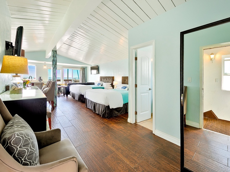 Upstairs unit that sleeps 4 guests in beds