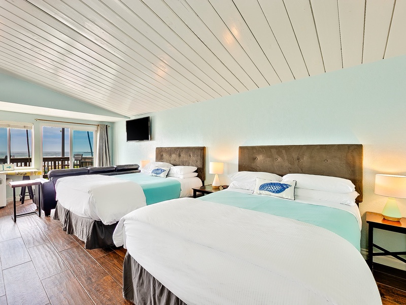 2 Queen Size beds