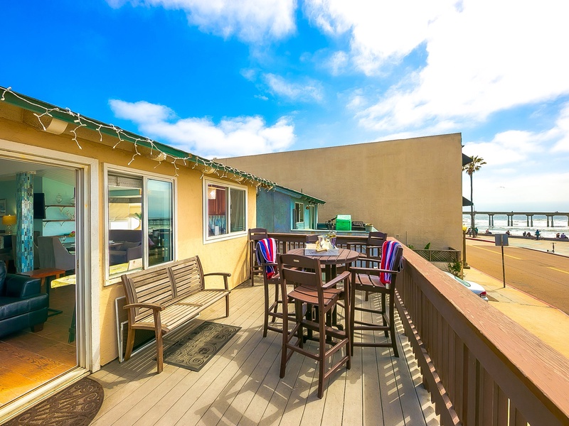 2nd floor deck overlooking the Pacific Ocean