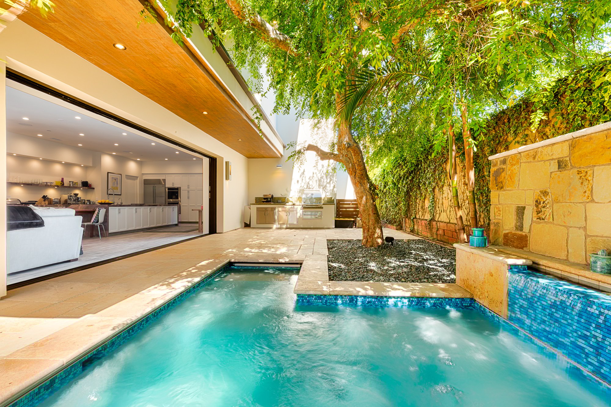 Large luxury jacuzzi that can be left cold and made to be a waiting pool in the hot summer months