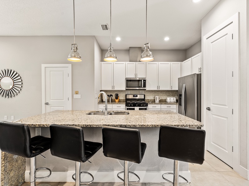 Fully equipped kitchen with all the appliances you need to prepare meals throughout the day.