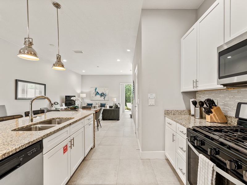 Fully equipped kitchen with all the appliances you need to prepare meals throughout the day.