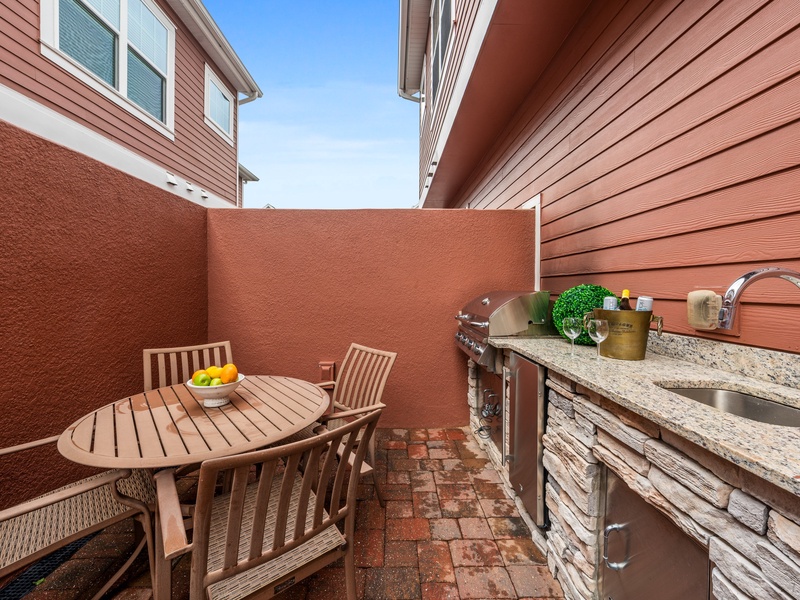 Enjoy a family barbecue or a relaxing time in the hot tub!