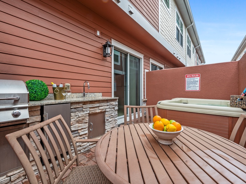 Enjoy a family barbecue in the Sunny State!