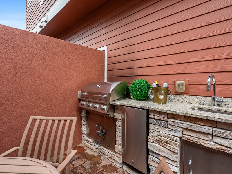 Enjoy a family barbecue in the Sunny State!