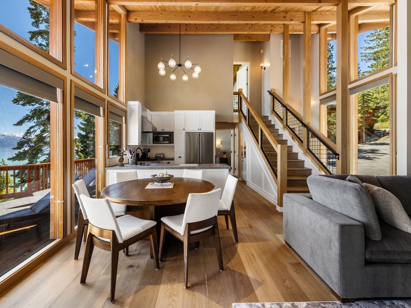 Dining for 6 with lake views