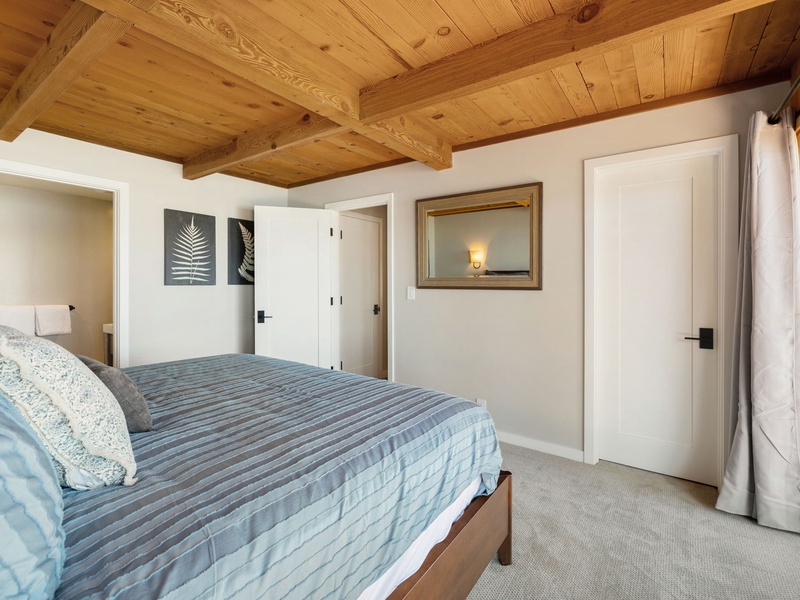Alternate view of the second king suite