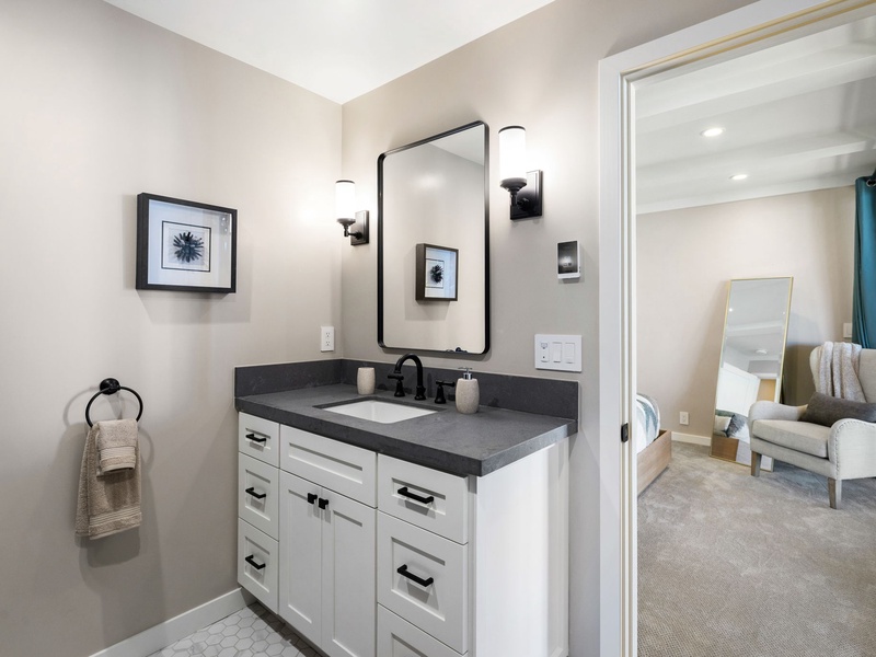 Ensuite bath for bedroom 4