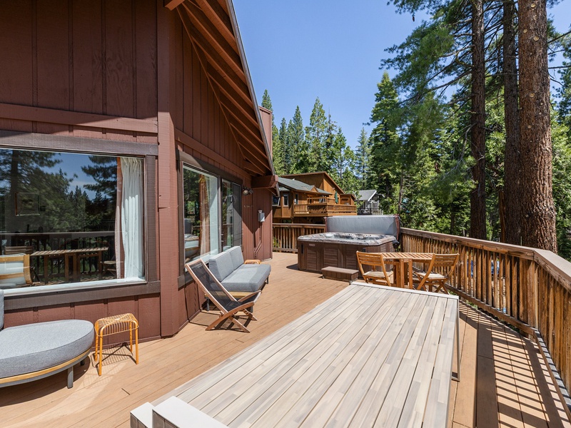 Enjoy dining for 10 between the two outdoor tables