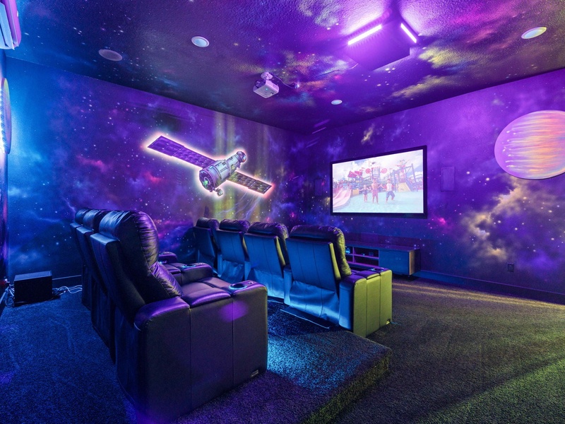 [amenities:theater-room:1] Theater Room