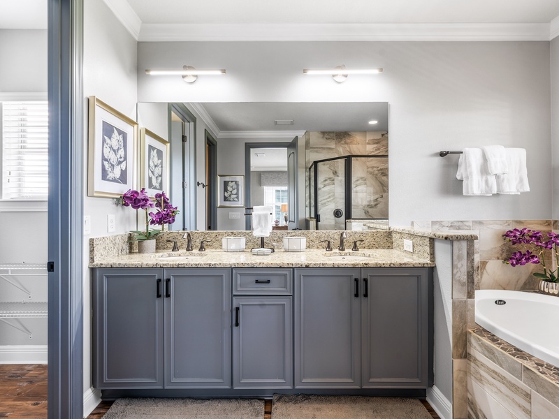 Stunning master bathroom with double vanity, shower and bathtub.