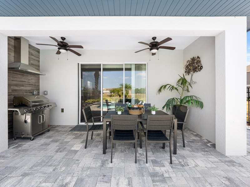 Enjoy a family BBQ day in the outdoor dining space.