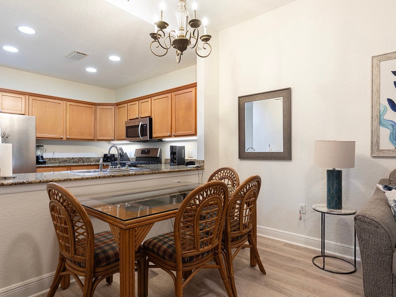 [amenities:dining-area:3] Dining Area