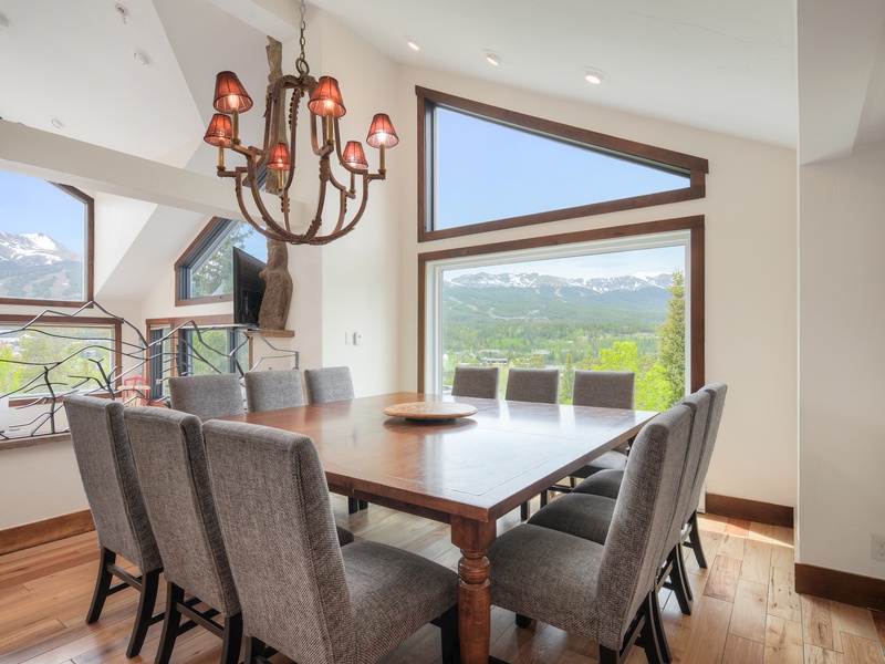 Level 4 (top): Dining Room with huge table
