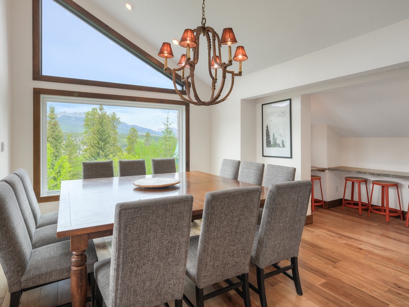 Level 4 (top): Dining Room with seating nook