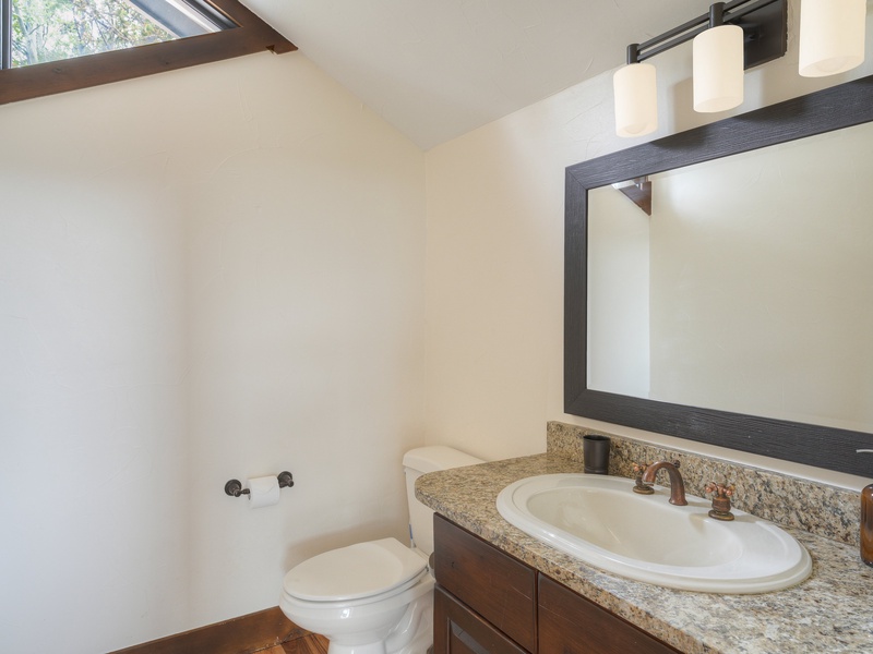 Level 4 (top): Powder Room