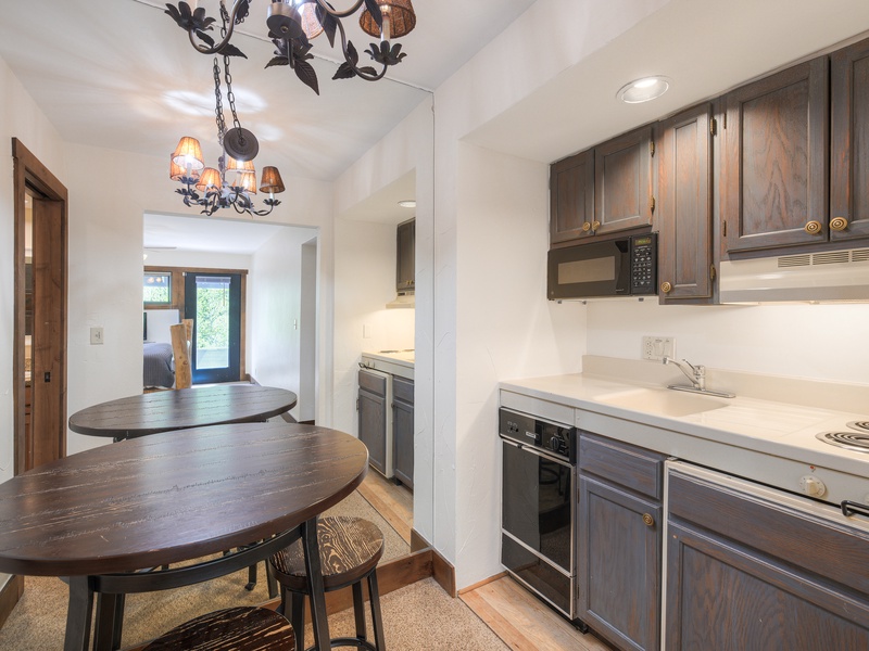 Kitchenette (Level 2)