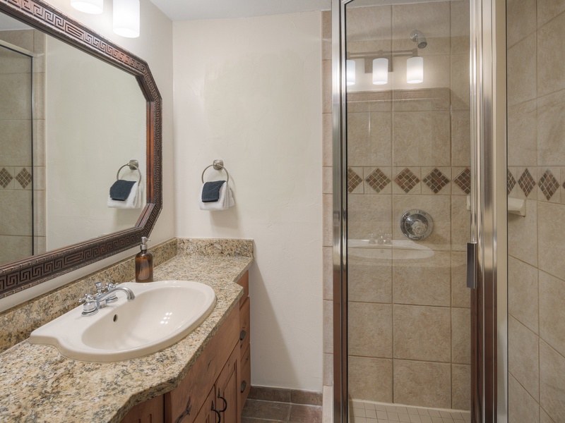 Full Bathroom (Level 1)