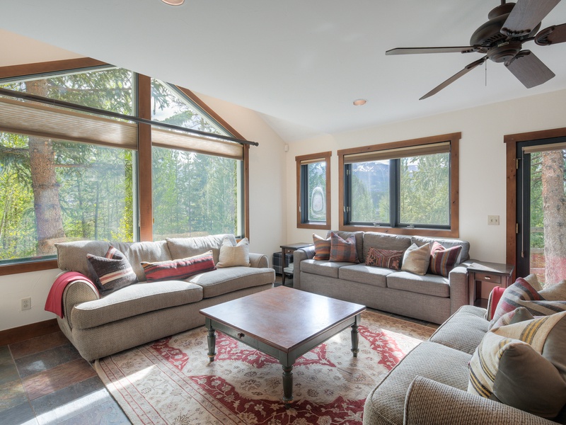 Recreation Room with gas fireplace, TV, and wet bar (Level 1)