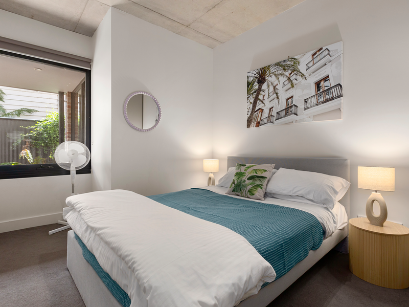 Guest bedroom.