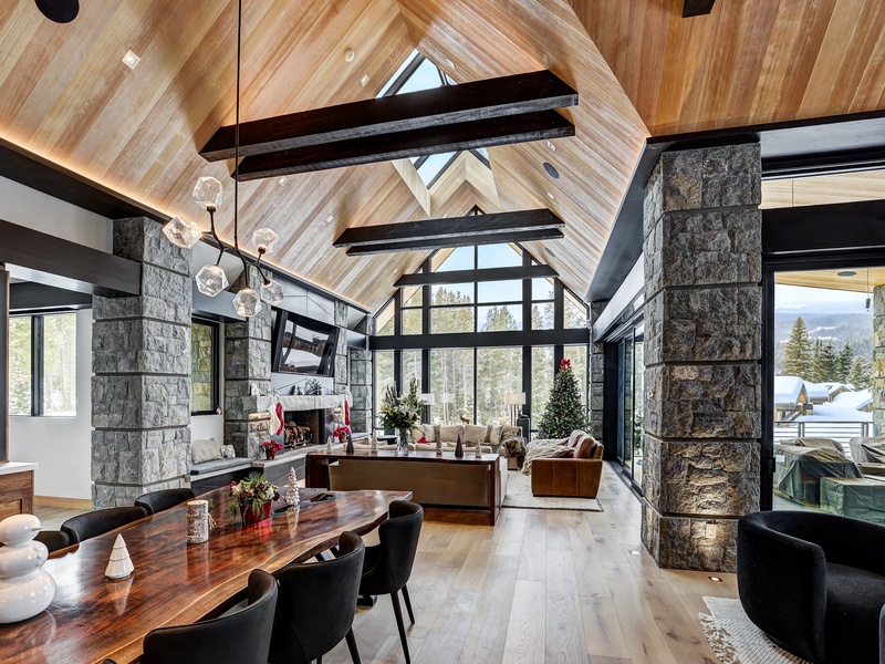 NEW Snowy Owl Lux Retreat by the Gondola