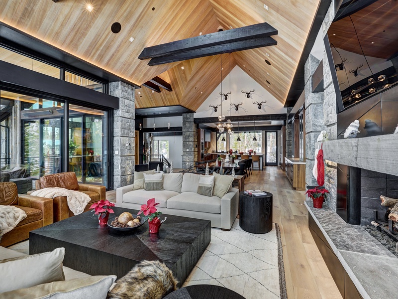 NEW Snowy Owl Lux Retreat by the Gondola