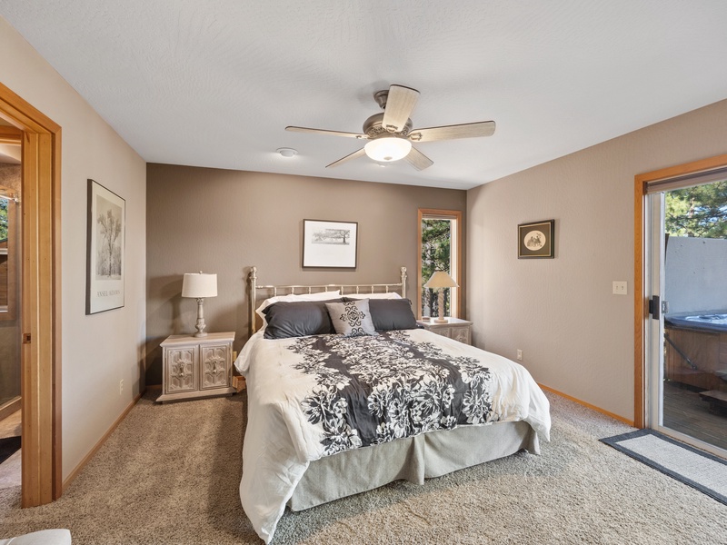 Alternative view of primary king room