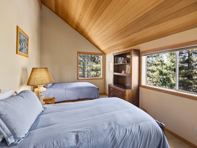 Upstairs bedroom #4 w/two twins