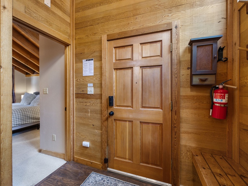Entrance to foyer and access to King room