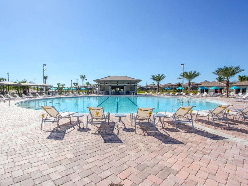 Champions Gate Resort features a beautiful expansive swimming pool, a lazy river and a splash playground, perfect for basking in the sun.