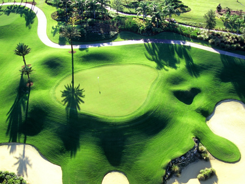 The house is also close to a golf course and many shopping stores!