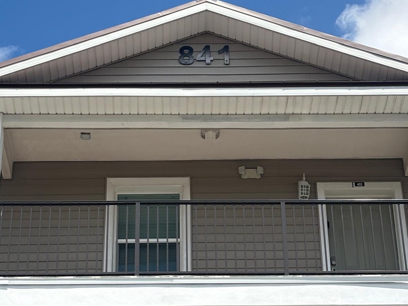 The number of the building is 841, on Retreat Blv.