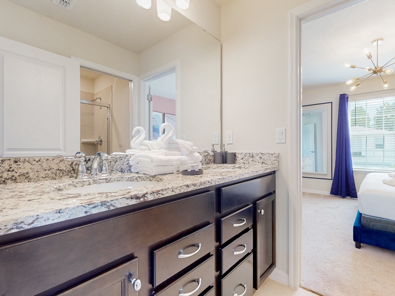 Jack & Jill bathroom between King bedroom & Encanto bedroom