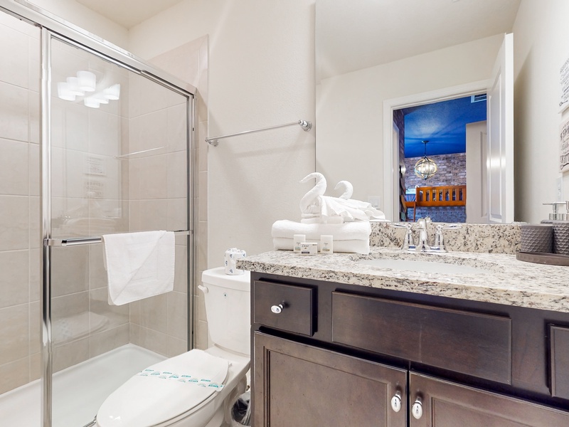Private ensuite to Harry Potter bedroom with walk in shower