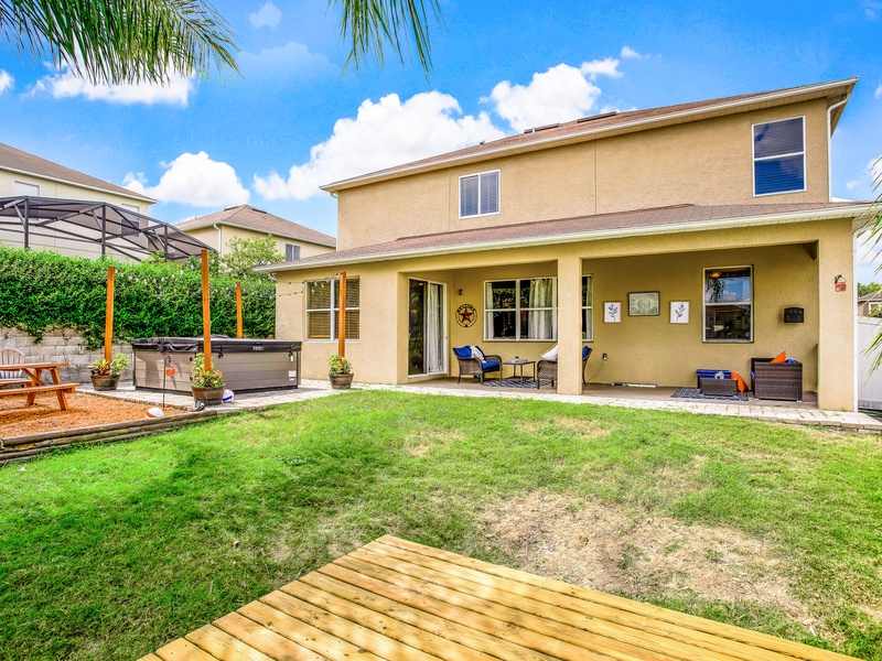 Private, fenced in back yard