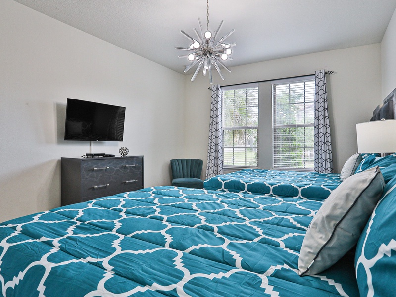 Bedroom #1 - 2 Queen beds on 1st floor with TV