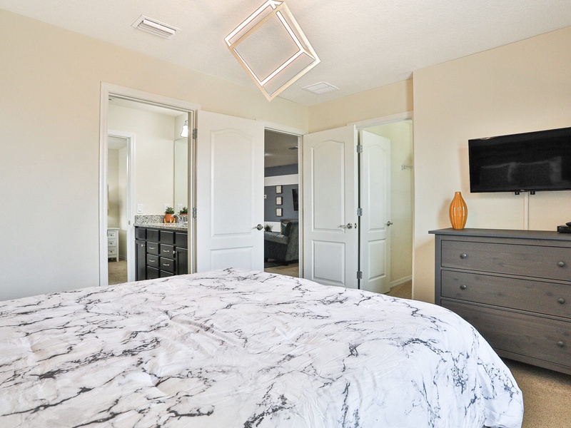 Bedroom #4 - Queen bed on 2nd floor with TV & walk in closet