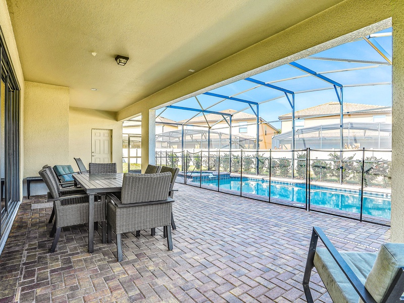 Private, enclosed lanai