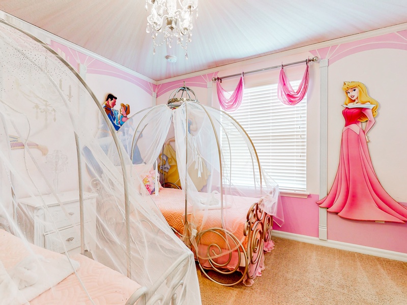 Bedroom #9 Princess Carriage bedroom with 2 twin beds