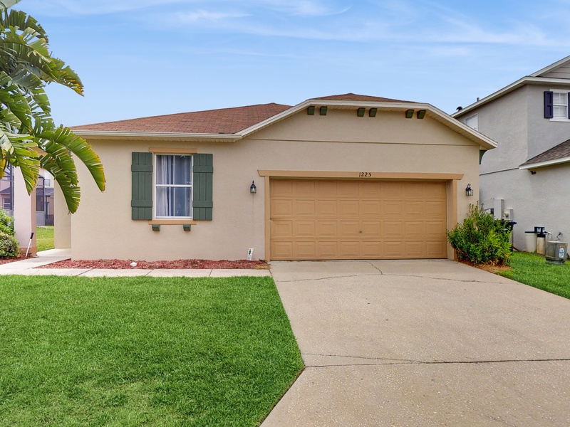 Ranch is quiet community with private pool & spa, fully equipped kitchen, 4 bedrooms with blackout curtains & full size washer & dryer.