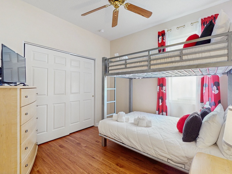 Bedroom #3 - Twin/Full bunk bed with TV