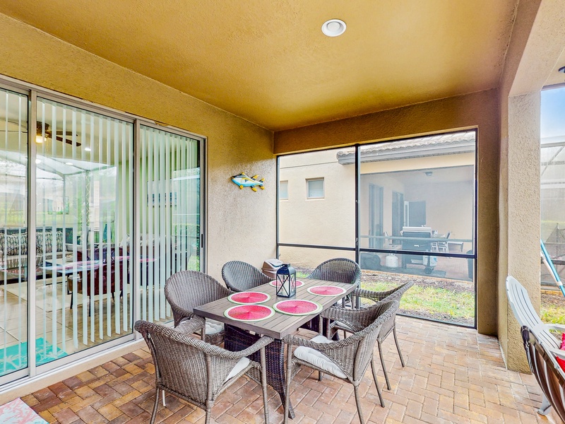 Outdoor covered dining with seating for 6