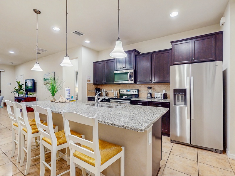 Fully equipped kitchen with center island